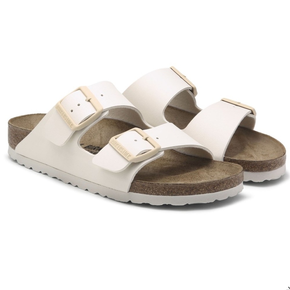 Size 39 - Birkenstock Arizona Footbed Sandals in Eggshell